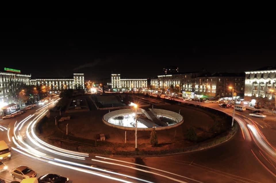 Квартира Около Станции Метро С Балконами Jerevan Buitenkant foto