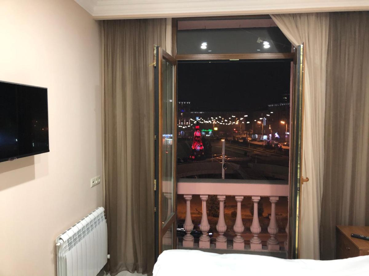Квартира Около Станции Метро С Балконами Jerevan Buitenkant foto