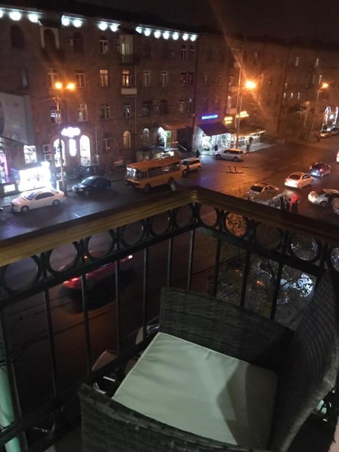 Квартира Около Станции Метро С Балконами Jerevan Buitenkant foto